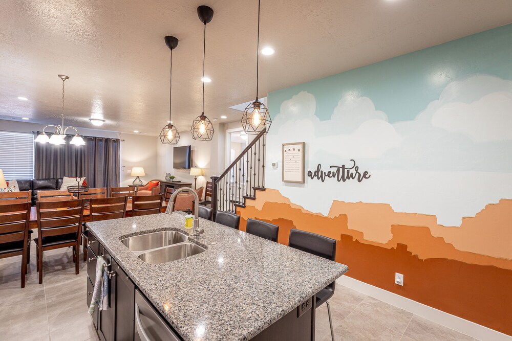 Sleeps 20, Steps To Pool - 4br+loft W/ 2 Rec Rooms - Pine Valley, UT