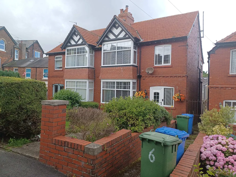 7 Cromwell Gardens - 2 Bed House - Scarborough
