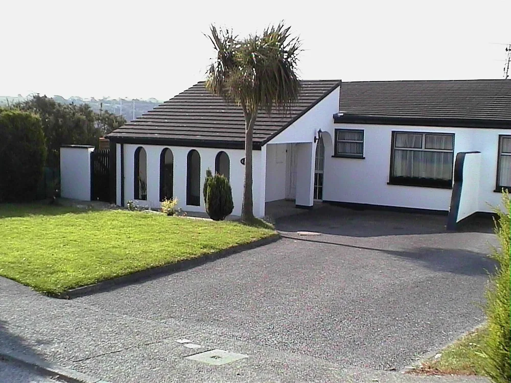 Bungalow In Kinsale With Great Views Just 5 Minutes Walk To Kinsale Centre - Kinsale