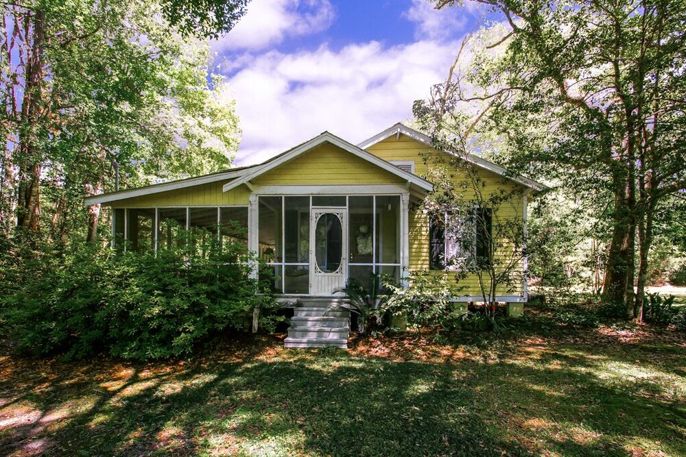 Cozy Cottage With Guest House, Gazebo And Deck - Abita Springs, LA
