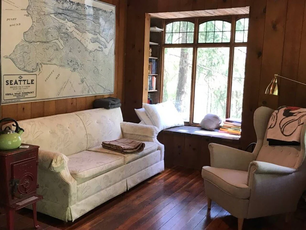 Secluded Tree-top Cabin On West Seattle Waterfront - Seattle, WA