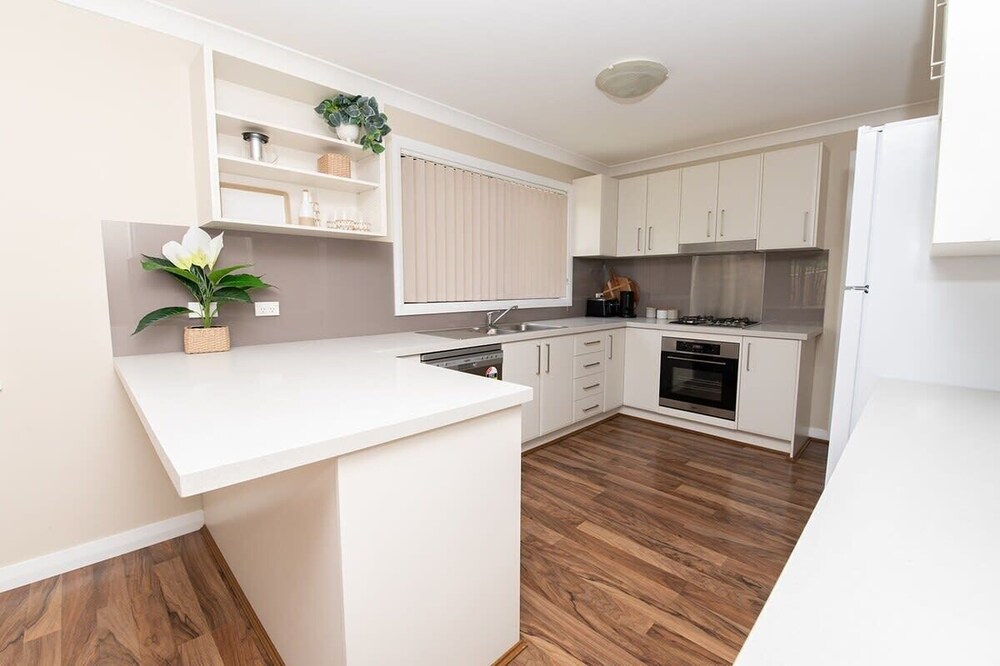 Phillip Villa, Modern & Fresh, Close To Town, Free Wifi - Orange