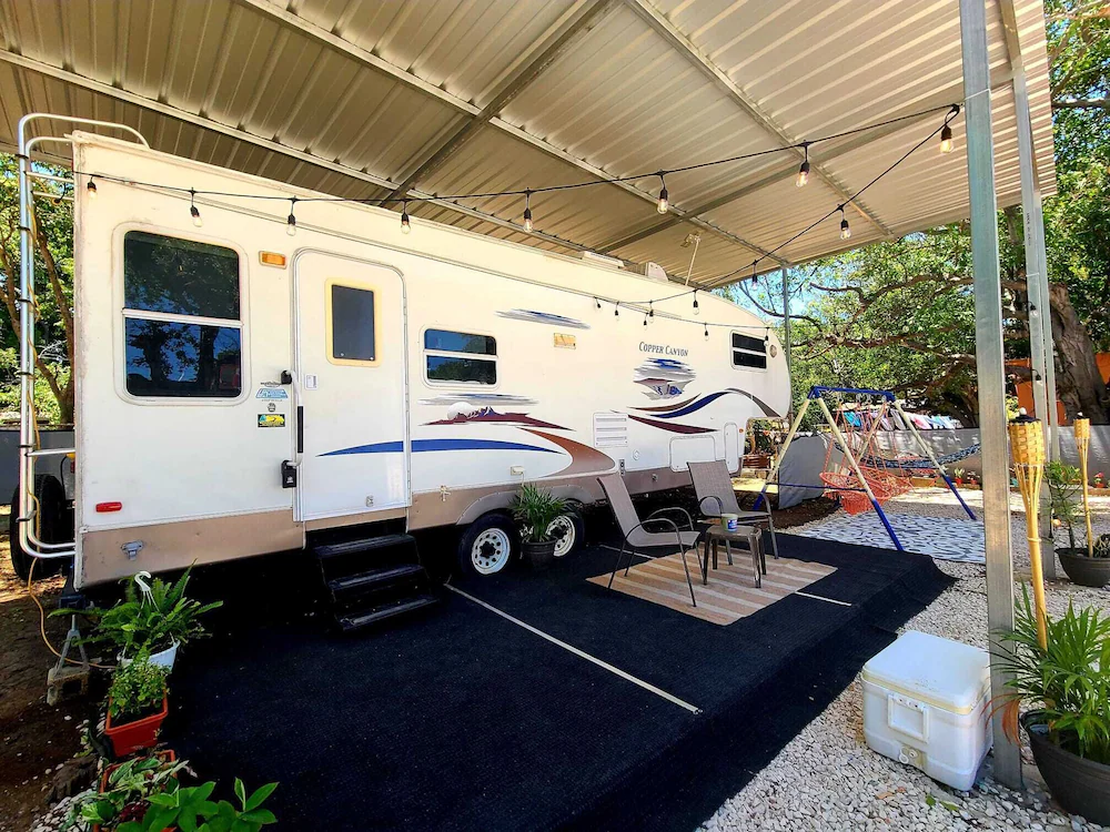 La Parguera, Precioso , Privado Y Comodo Trailer Se Alquila, Cerca De Todo - Karibik