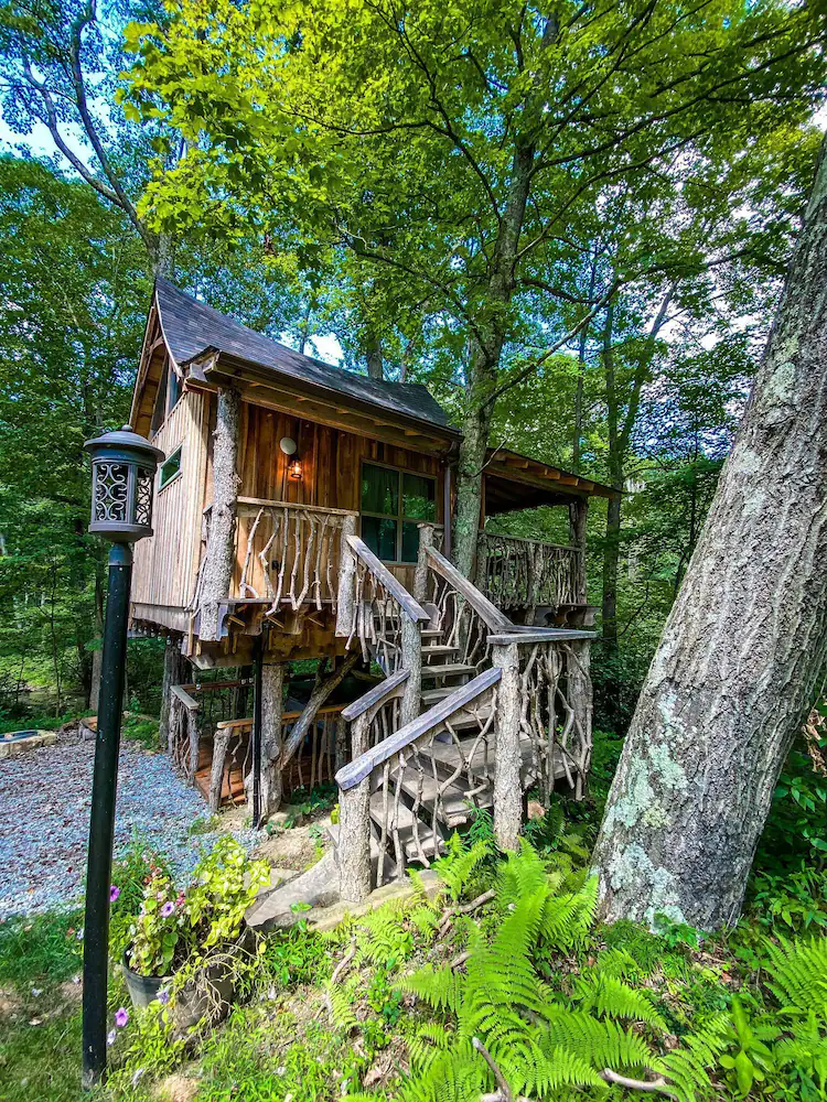 Oakleaf Treehouse - Secluded Romantic Loft With Hot Tub & Creek - Ohiopyle, PA