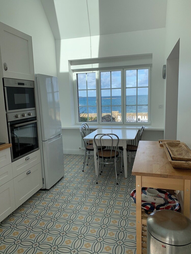 4 Bedroom House With Character Facing The Sea, 5m Beach Access - Roscoff