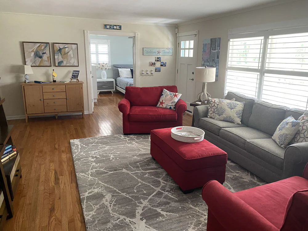 Spacious 3 Bedroom House With Screen Porch .6 Mile From Downtown Southport, Nc - Southport, NC
