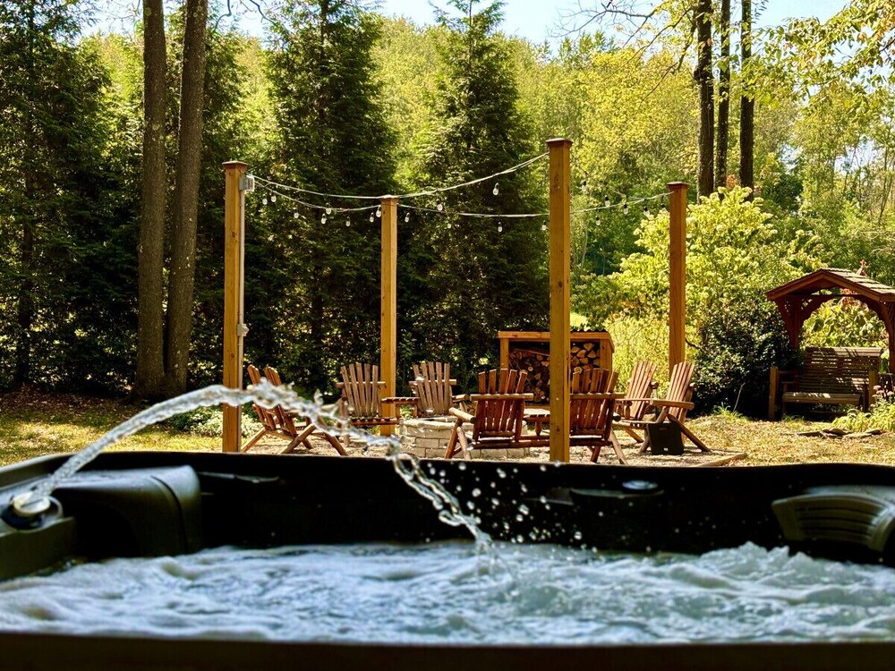 Ohiopyle/fallingwater Stargazers Cozy Cabin Covered Hot Tub/fire Pit / Sleeps 5 - Ohiopyle, PA