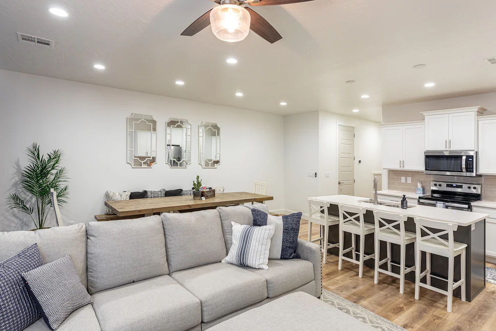 Stylish 3br + Loft Sleeps 12 - Near 18th & Pool - Pine Valley, UT
