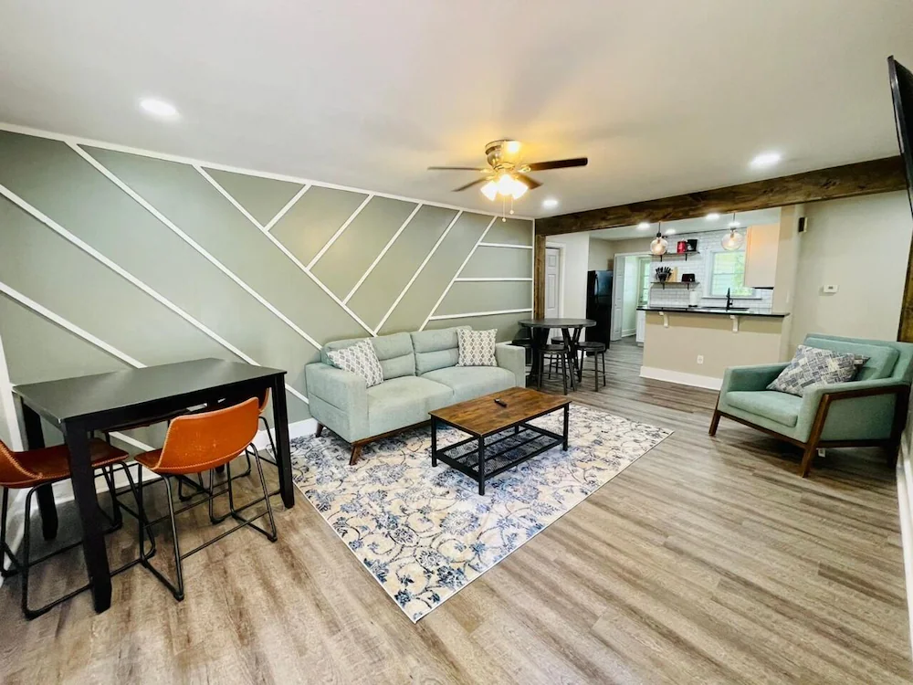 ✶ Cozy 2 Bedroom 1 Bath Entire House ✶ - Marietta, GA