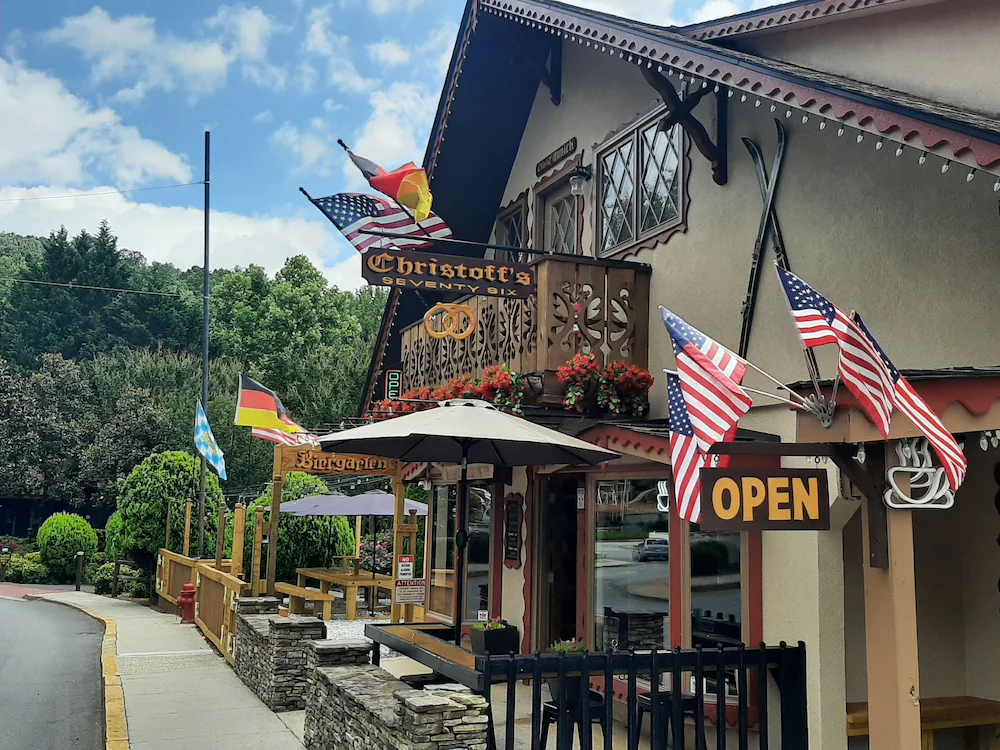 Welcome To The Heart Of Helen, Chalet Munich - Helen, GA