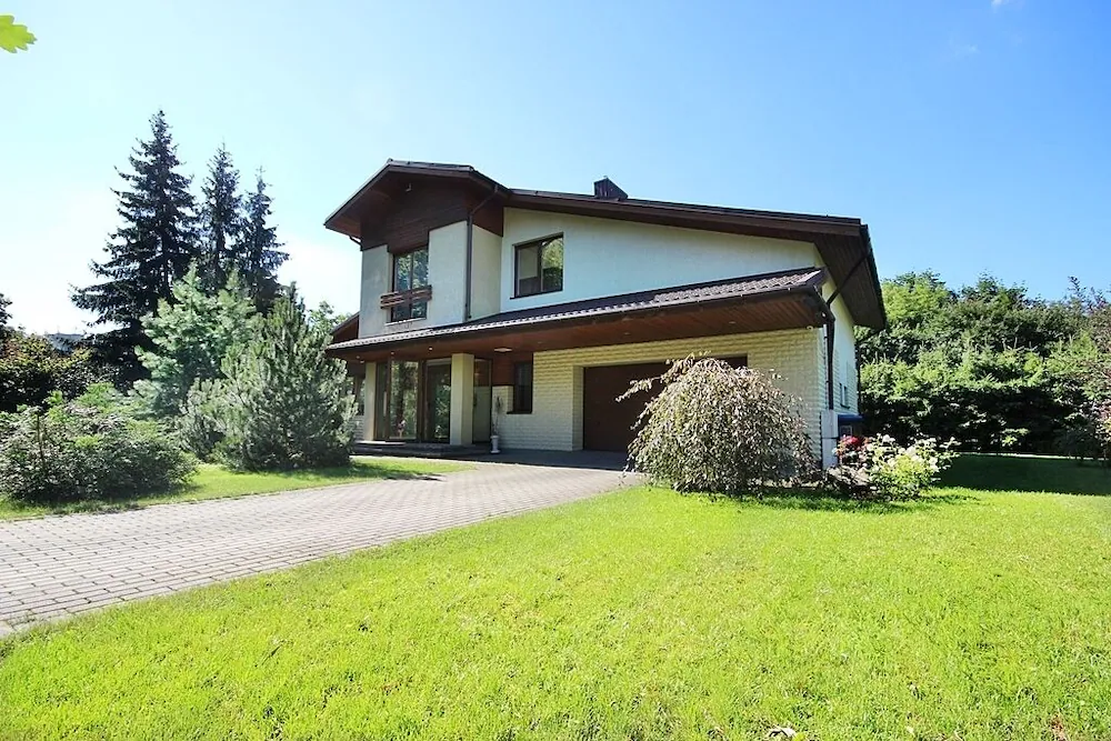 Villa Evergreen In Downtown With Private Garden, Hot Tub, Garage Parking, Patio - Vilnius