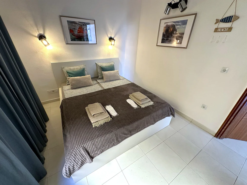 1 Bedroom Double Apartment full double bed