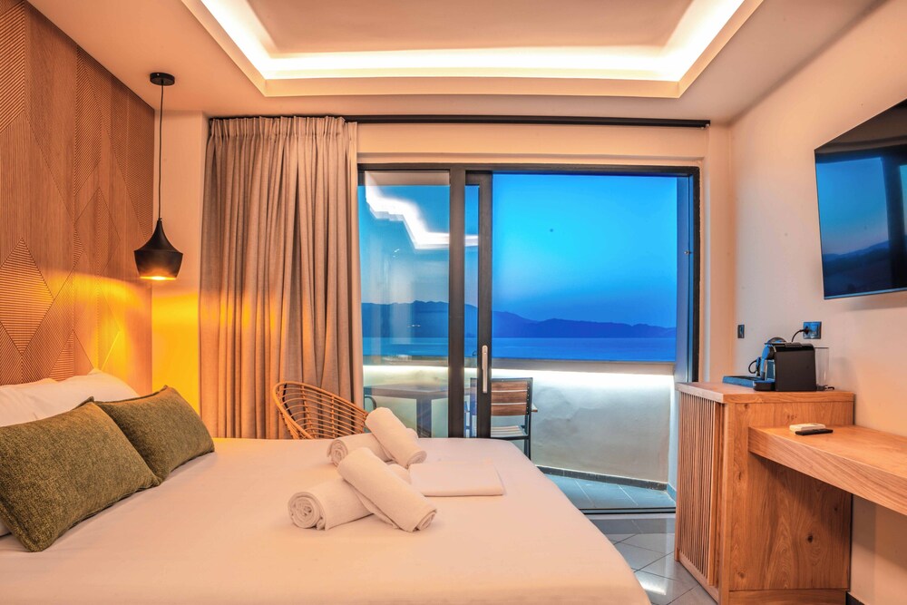 Hom54 Luxury Suites - Iraklion