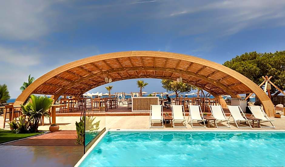 Enorme Teatro Beach Resort exterior