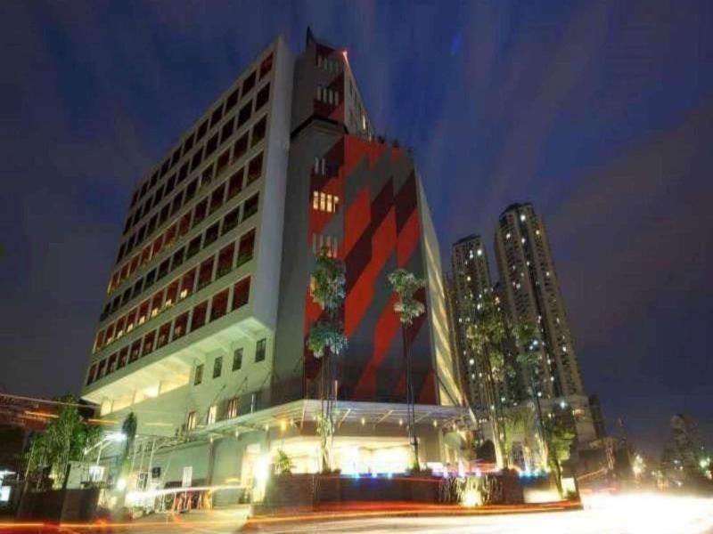 B Fashion Hotel exterior