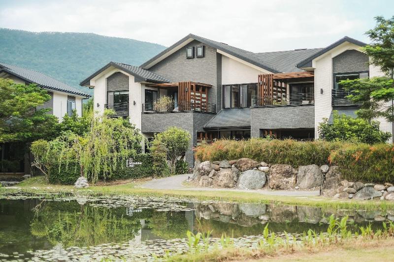 Deluxe Quadruple room with lake view
