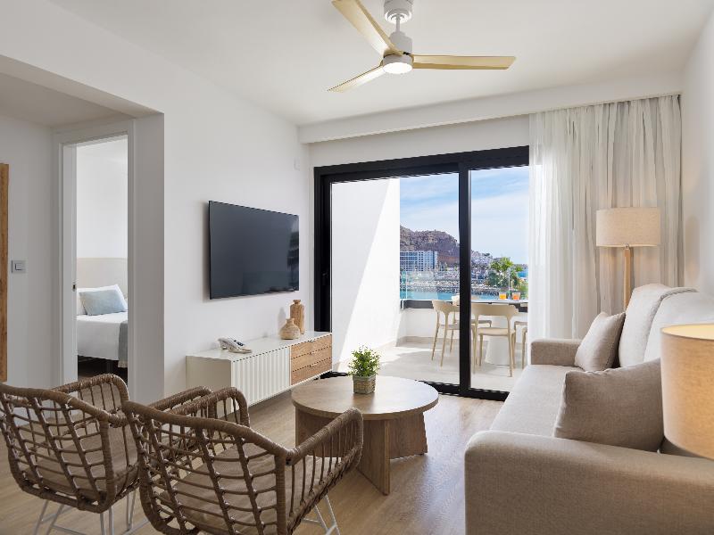 1 Bedroom Double Apartment seafront twin beds