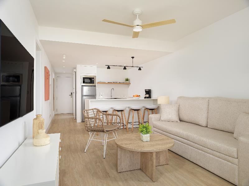 1 Bedroom Double Apartment full double bed