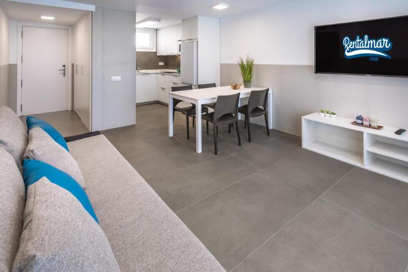 3 Bedrooms Sextuple Apartment with balcony and with city view