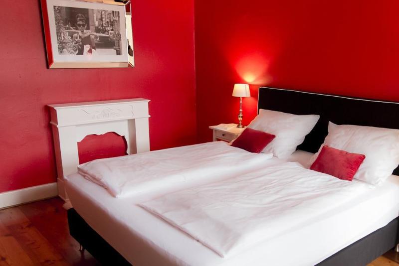 Deluxe Single room with balcony single bed