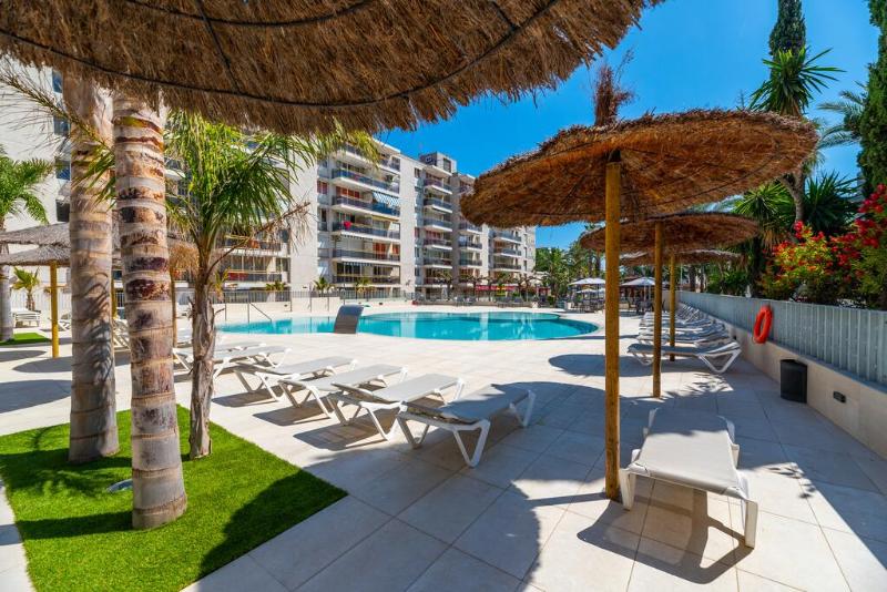 Rentalmar Salou Playa Family Suites & Pool exterior
