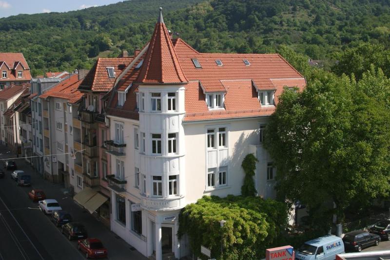 Deluxe Single room with balcony full double bed