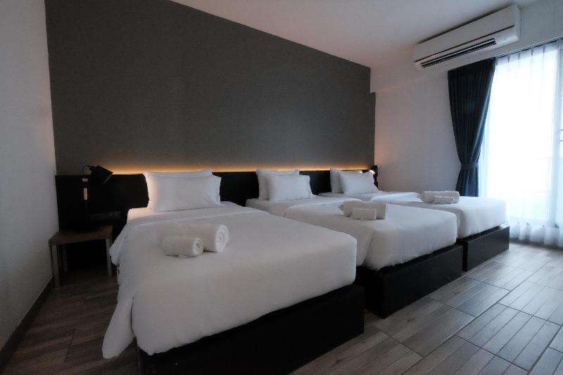 Deluxe Double Family room full double bed