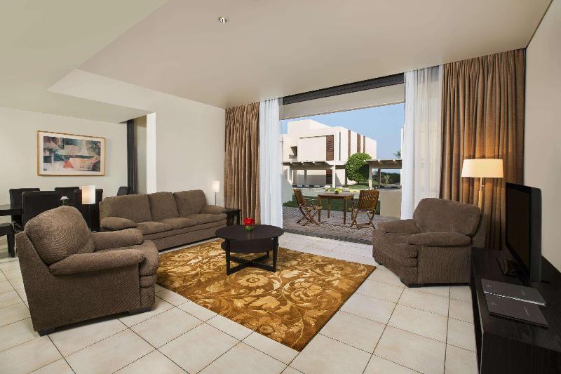Business Deluxe Double Plus room with sea view twin beds