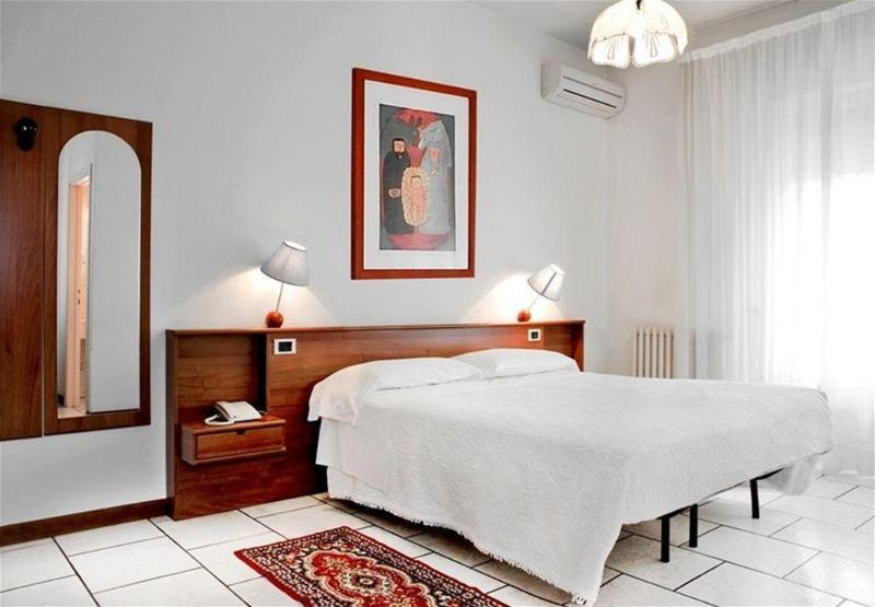 Standard Double room single bed