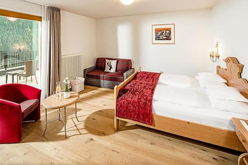 Double Suite full double bed