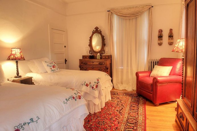Deluxe Double Suite full double bed