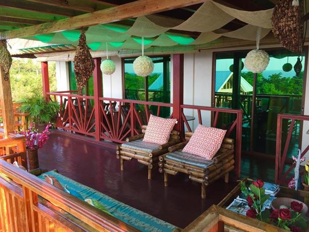 Deluxe Double room with pool view full double bed