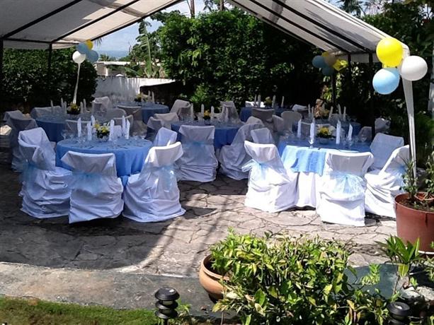 1 Bedroom Standard Quadruple Family room with garden view full double bed