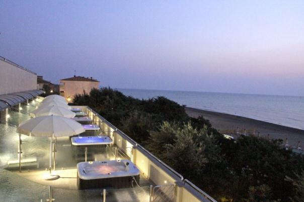 Single Junior Suite with sea view full double bed