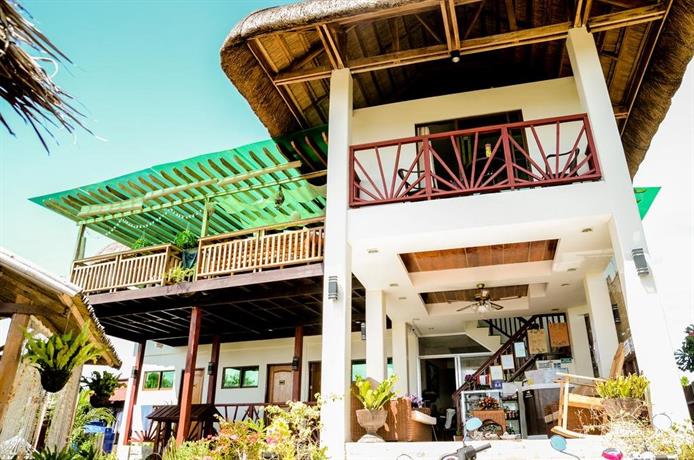 Deluxe Double room with balcony and with pool view full double bed