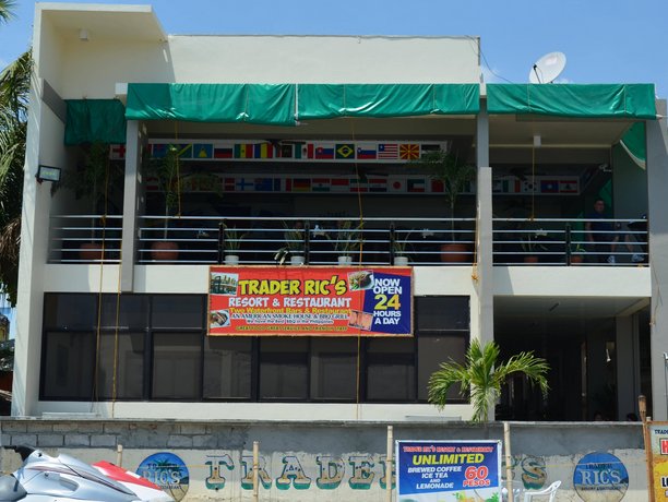 Trader Rics Beach Resort exterior