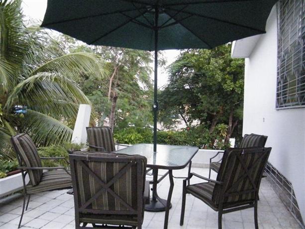 1 Bedroom Standard Single Family room with garden view full double bed