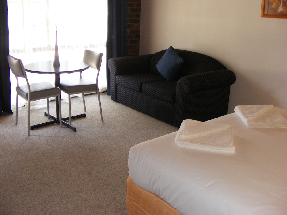 2 Bedrooms Standard Triple Family room