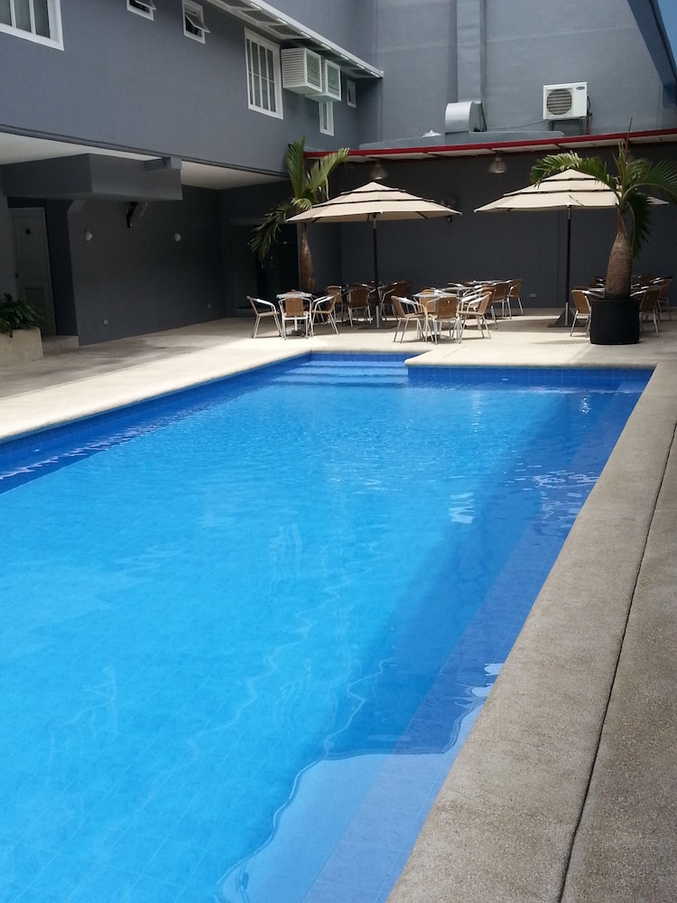 1 Bedroom Standard Double Family room full double bed