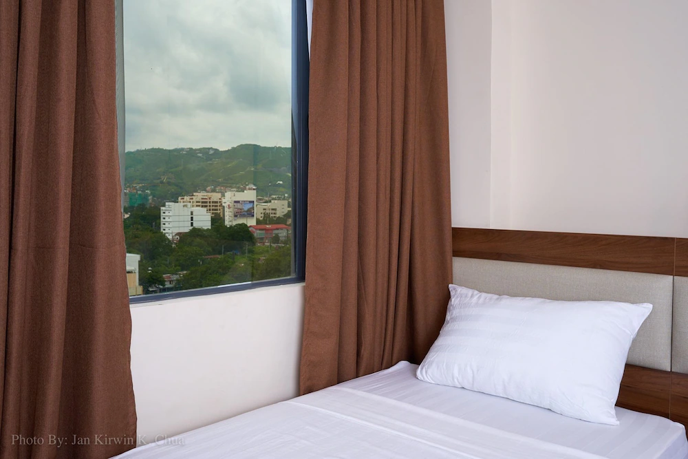 Griffin Hotel and Suites exterior