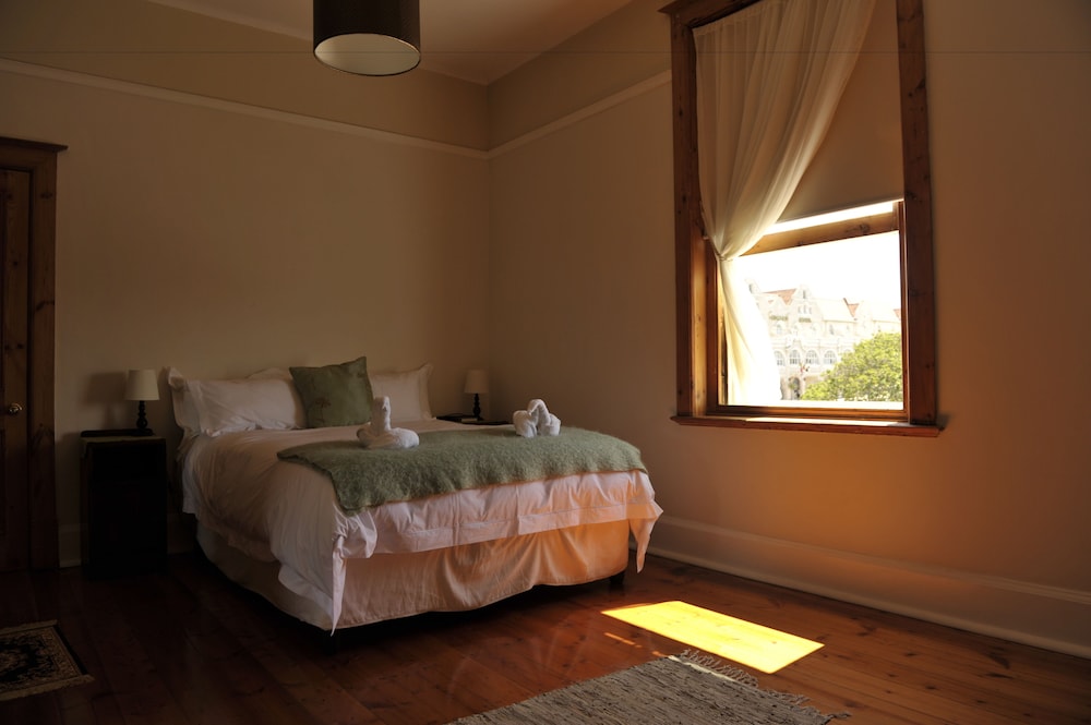 Double Suite full double bed
