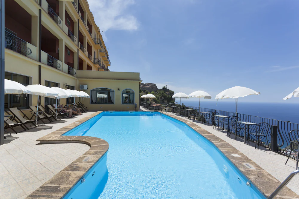 1 Bedroom Standard Single room with sea view full double bed