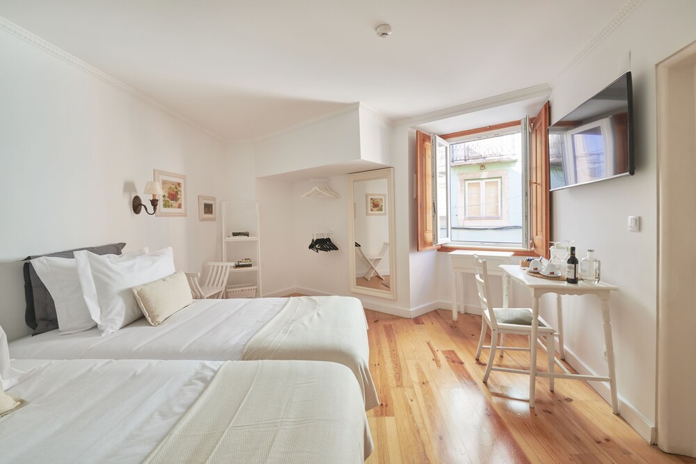 Double Suite full double bed