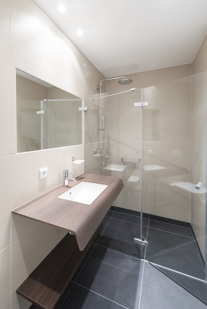 Business Single Basement room