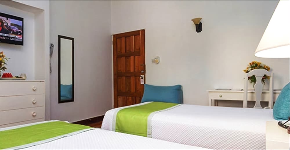 Double Suite full double bed