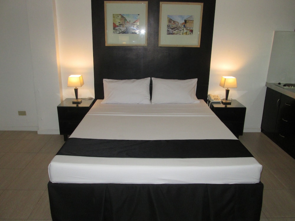 Double Suite full double bed