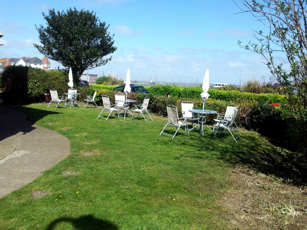 Westbrook Lodge Guest House exterior