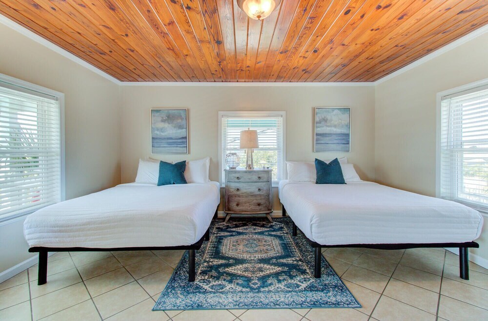 Double Suite with ocean view full double bed