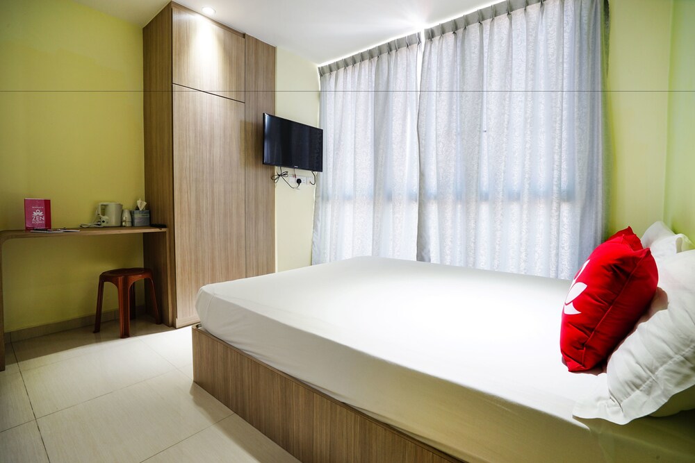 ZEN Rooms Evergreen Residences @ Evergreen Residences by Seng Wah Hotel exterior