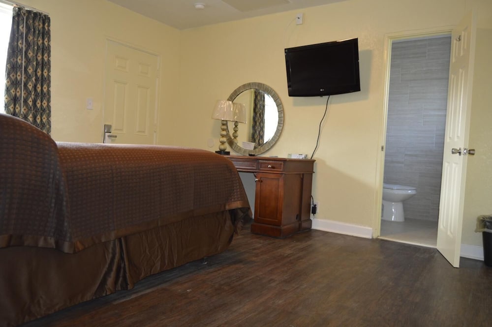 Economy Single room full double bed